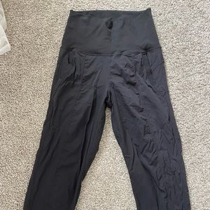 Size 4 lululemon crop pants